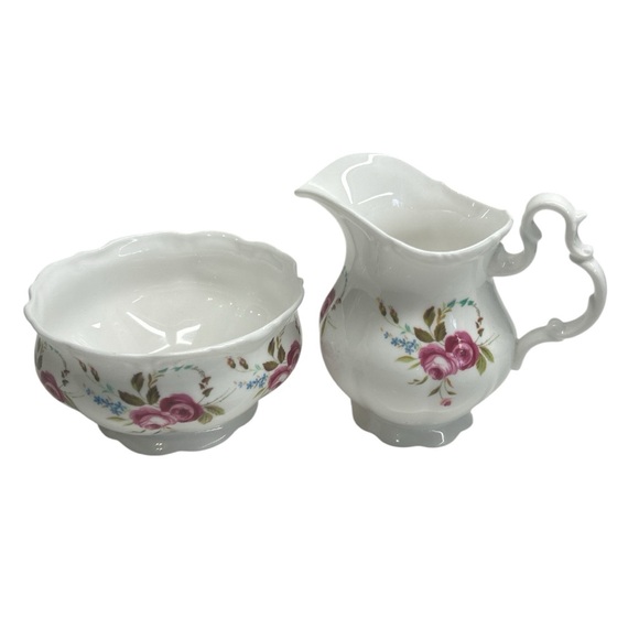 Vintage Royal Albert Bone China Creamer and Sugar Bowl with Pink Rose Motif - Picture 2 of 16